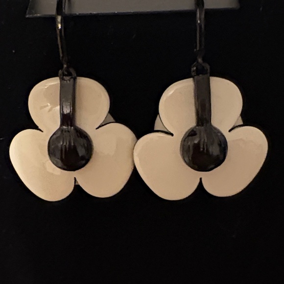 Simply Vera Black and White Floral Necklace with Matching Earrings - Picture 4 of 4